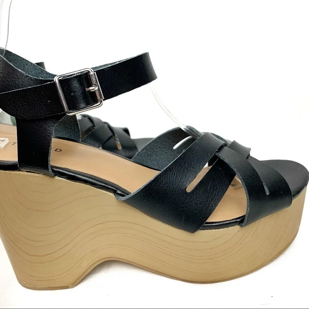 Torrid platform faux wood strappy wedges, size 9